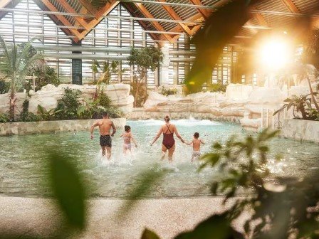 Das Schwimmbad im Center Parcs Les Landes de Gascogne